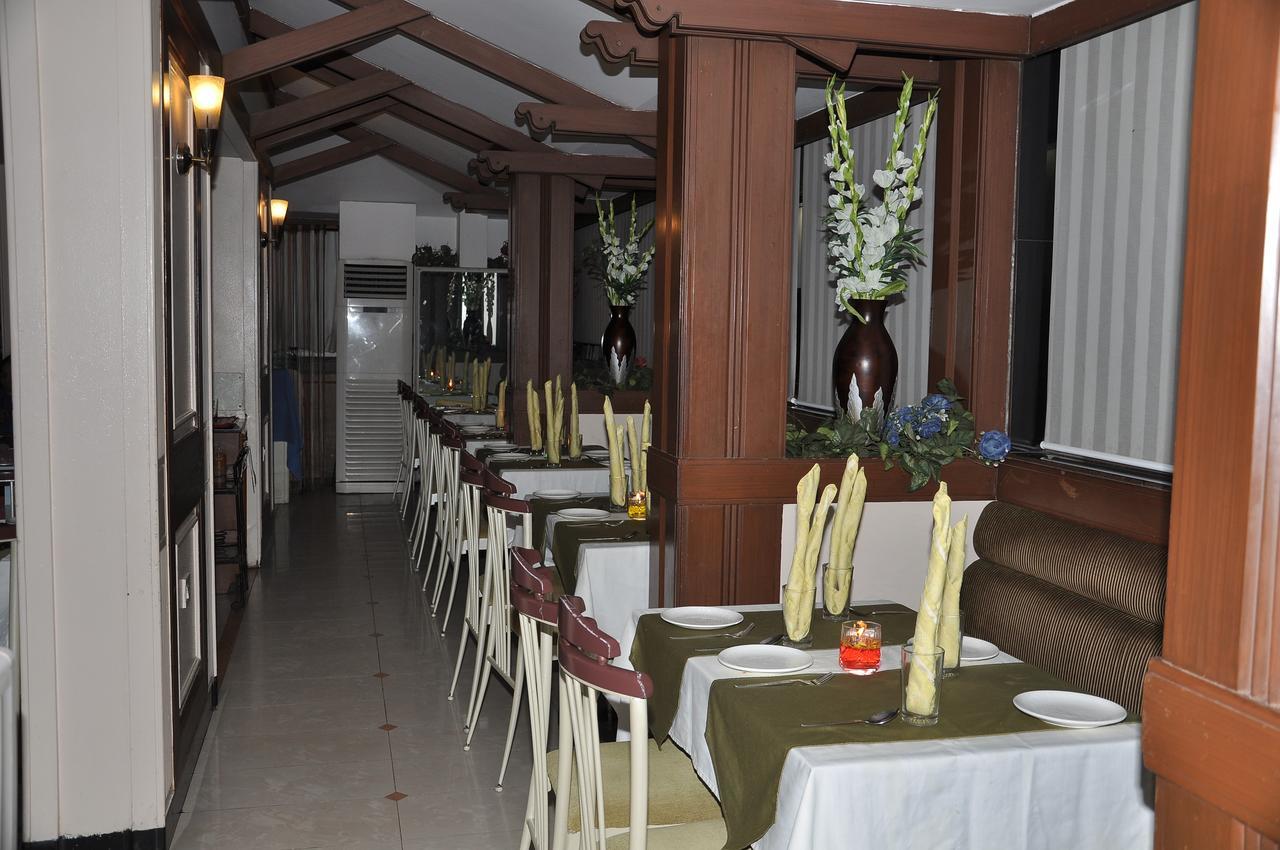 Hotel Sovereign Daman Buitenkant foto